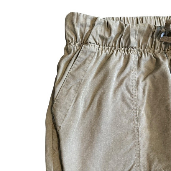 UNIVERSAL THREAD khaki high rise lightweight jogger style pants size Medium - Picture 3 of 6